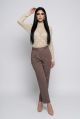 Pantaloni bej wide leg cu accesoriu auriu 