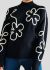 Pulover negru cu aplcatii florale albe IT-BL65F